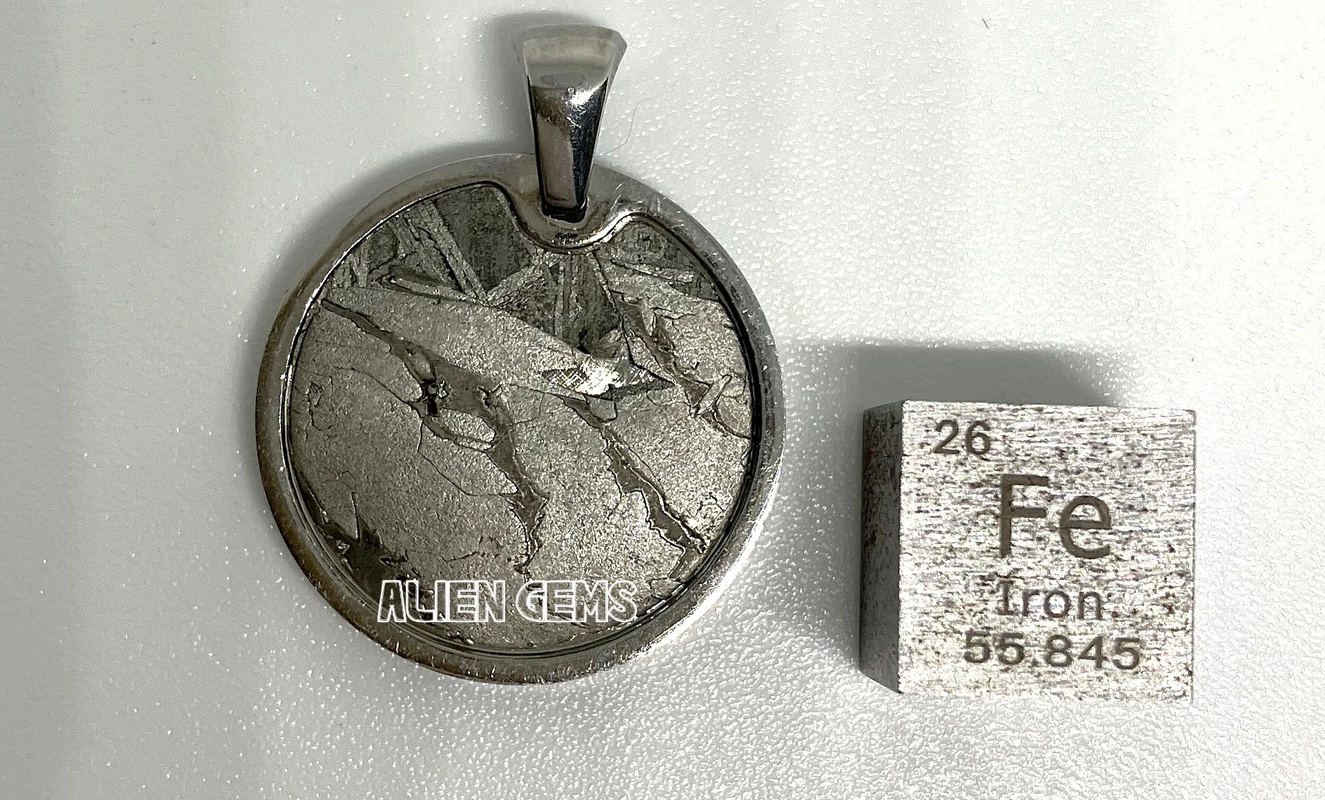 Pendant with Seymchan meteorite, 3.5 g - Image 3